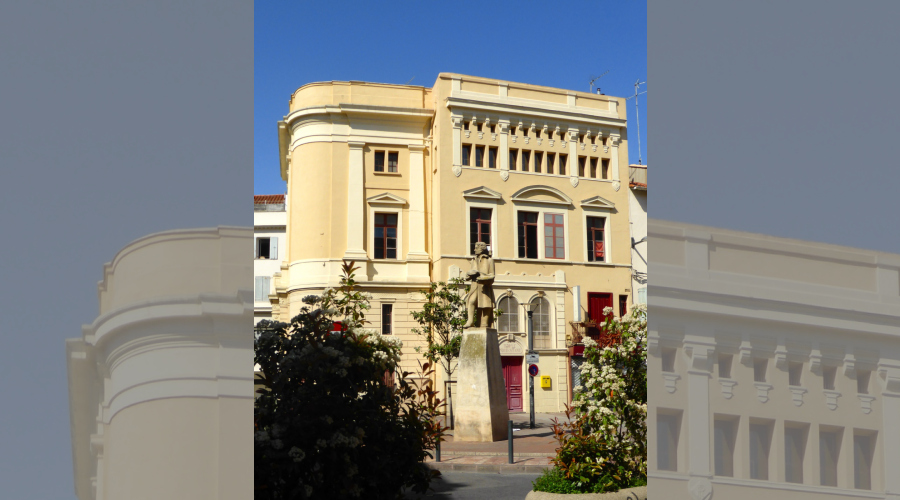 46 Place Hyacinthe Rigaud