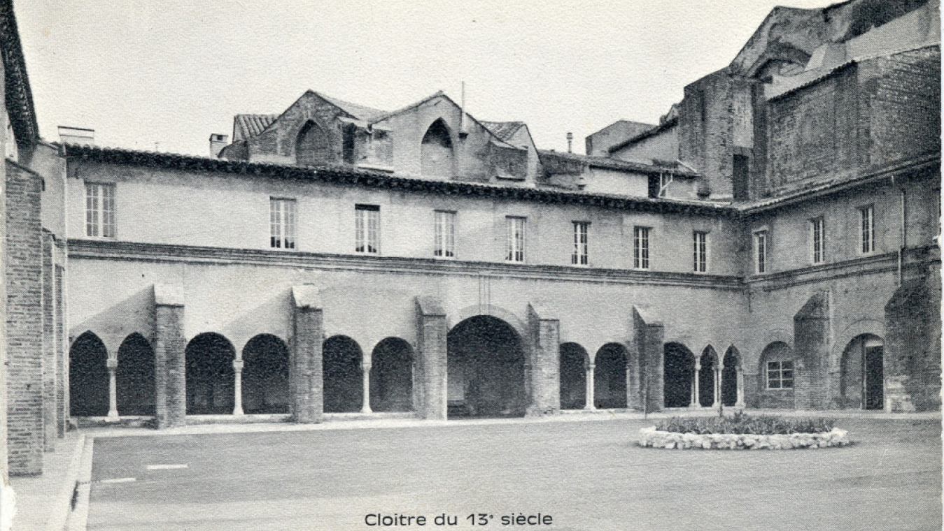Caserne Mangin, ancien couvent de Dominicains occupé actuellement par des services de l’Armée et par les archives municipales