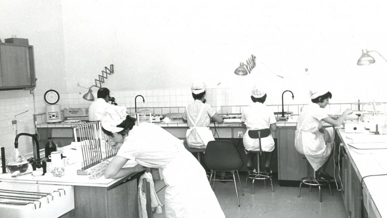 Laboratoire de l’hôpital, années 1970, coll. CHG
