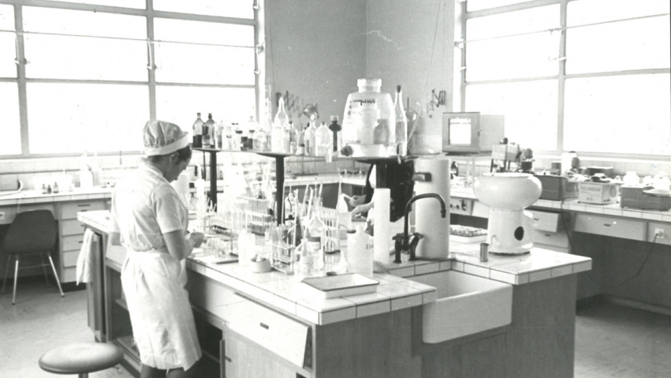Laboratoire de l’hôpital, années 1970, coll. CHG