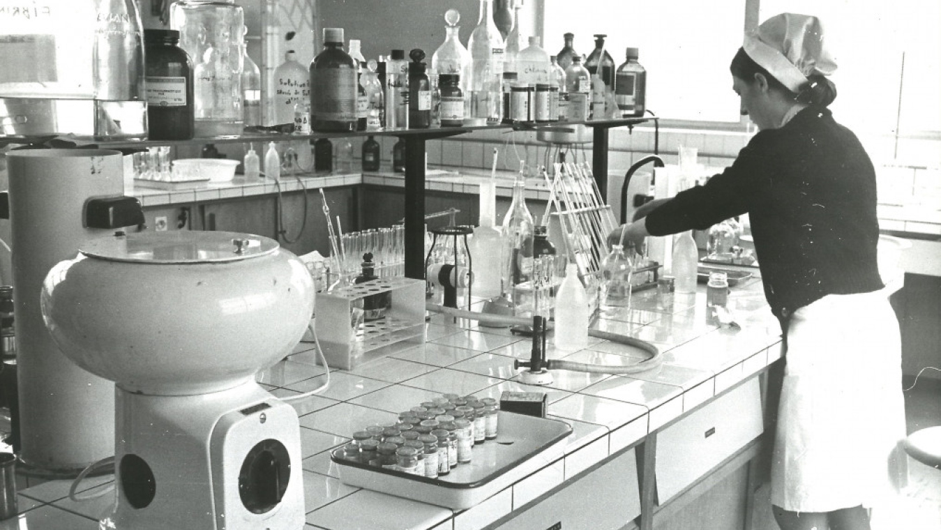 Laboratoire de l’hôpital, années 1970, coll. CHG