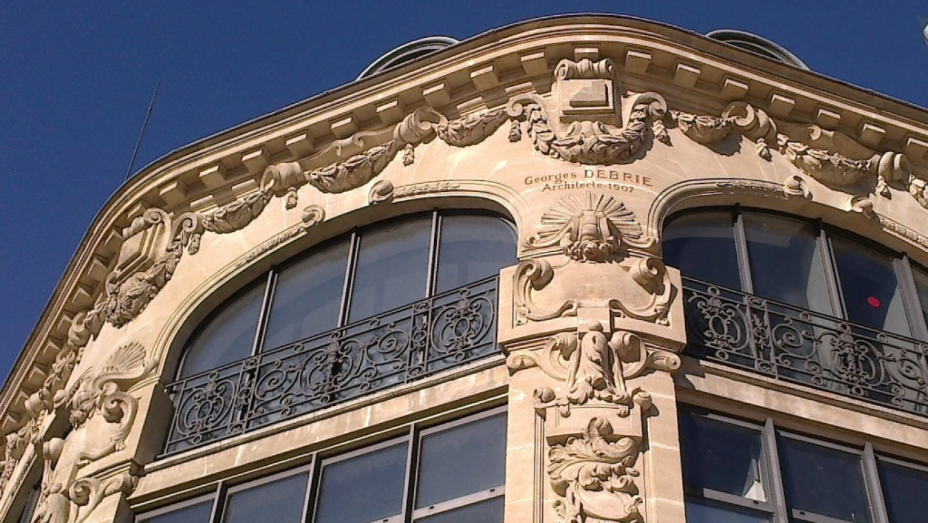 Aux dames de France de Georges Debrie, 1905-1907, place de Catalogne.