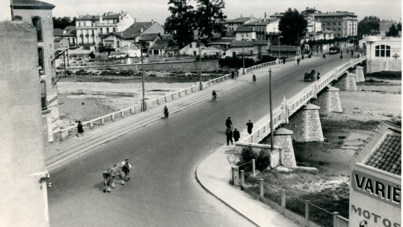 Le pont de pierre devenu le pont Joffre. (Archives municipales Camille Fourquet Perpignan)