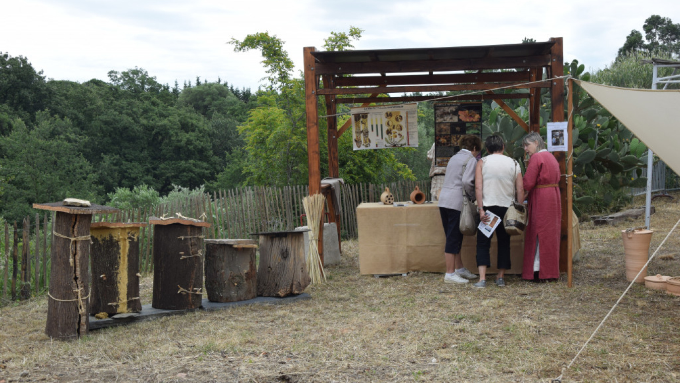 les visiteurs ont  pu découvrir quelques aspects du monde de l’apiculture antique et les divers usages des produits de la ruche