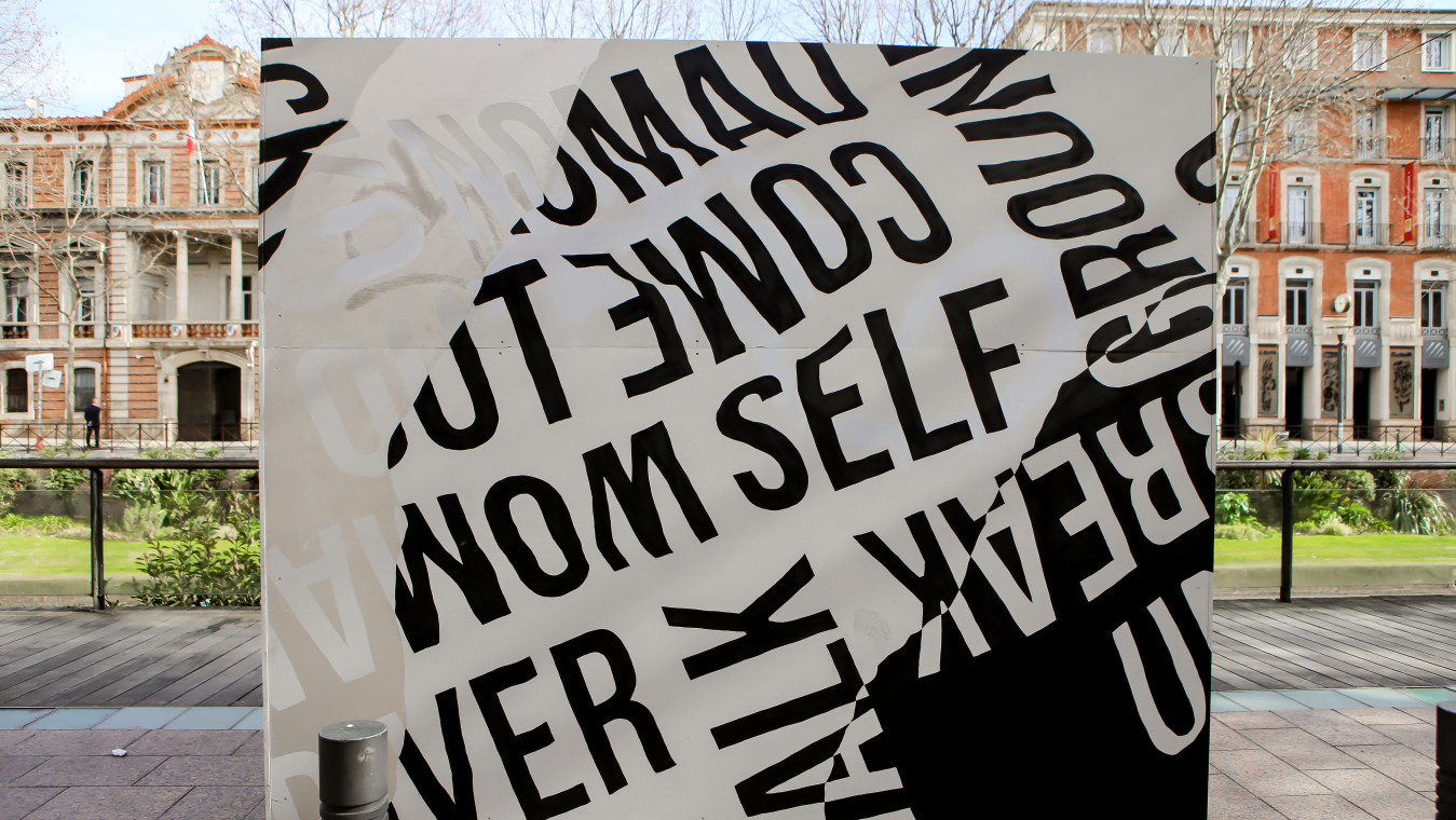 OUTOFTHE.BLACK / Quai Vauban (milieu)