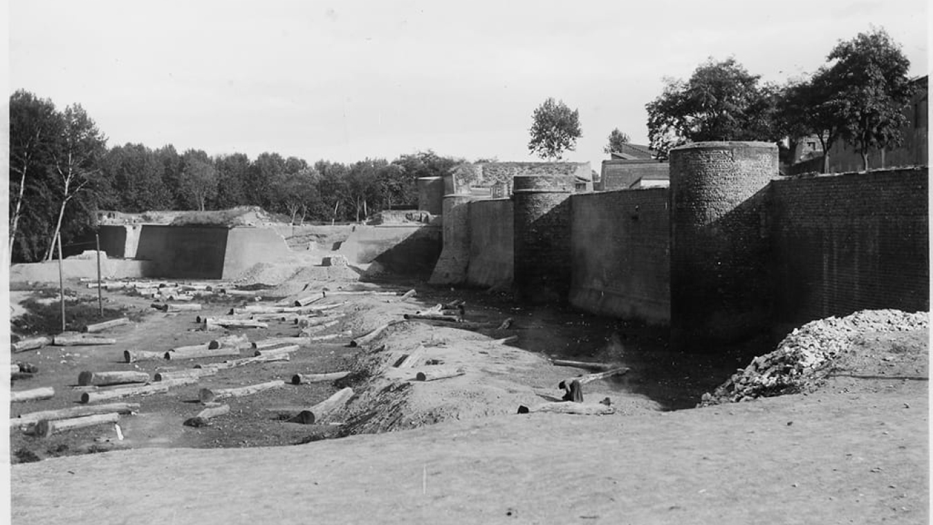 Destruction des remparts, abattage des arbres