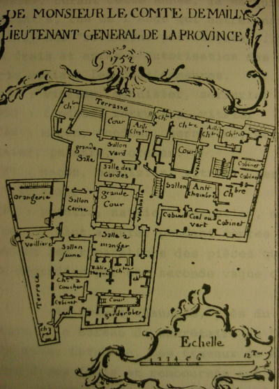 Plan de l'hôtel de Mailly:grand corps de batiment avaec 2 cours intérieures.