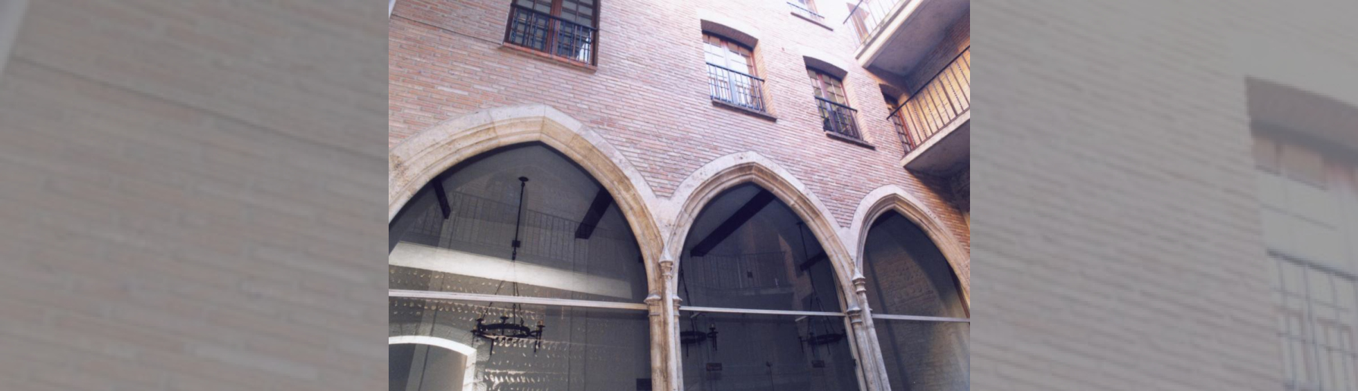 Palais des Corts, salle des jugements: galerie en arc d'ogive