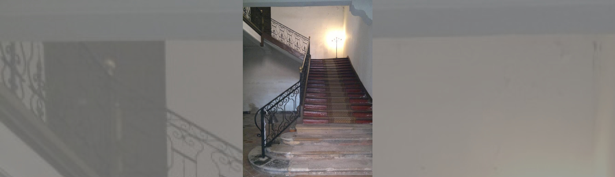 Escalier à 3 volées  et rampe en fer forgé