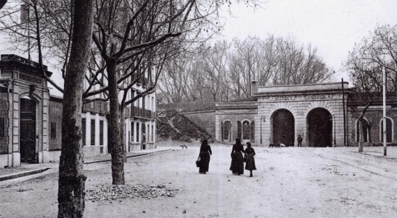 Place Jean Payra vue vers la place de Catalogne bis