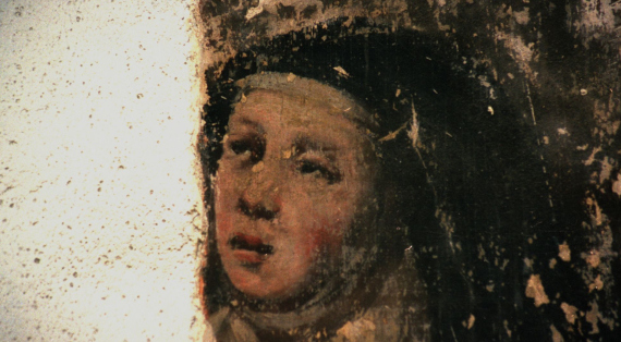 Détail de peinture murale du 17ième: une soeur clarisse en prière